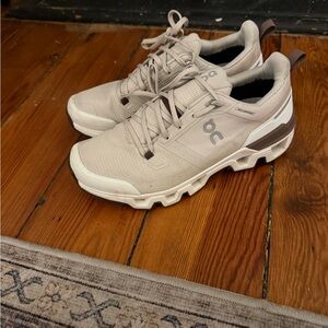 On Running Women’s Beige Athletic Shoes